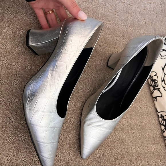 RARE Lilian Pump - Silver - Picture 5 of 8